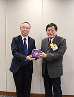Prof. Tang Sze Wing (left) presents souvenir to Prof. Sun Tian-Shin